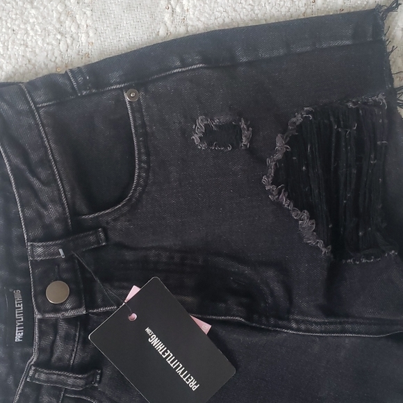 NWT PrettyLittleThing High Rise Short - Picture 2 of 6